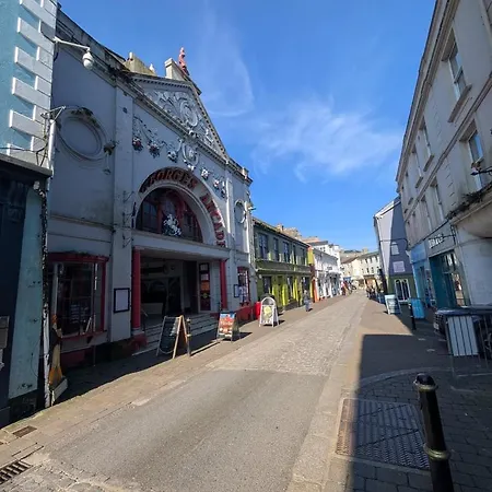 Heart Of - Comfortable & Stylish | Town Centre | Parking | Wifi | * Falmouth