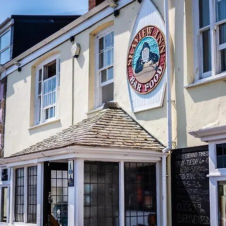 Heart Of - Comfortable & Stylish | Town Centre | Parking | Wifi | Falmouth