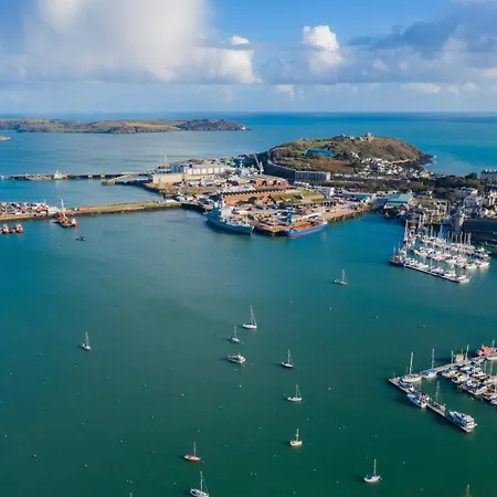 Heart Of - Comfortable & Stylish | Town Centre | Parking | Wifi | Apartment Falmouth