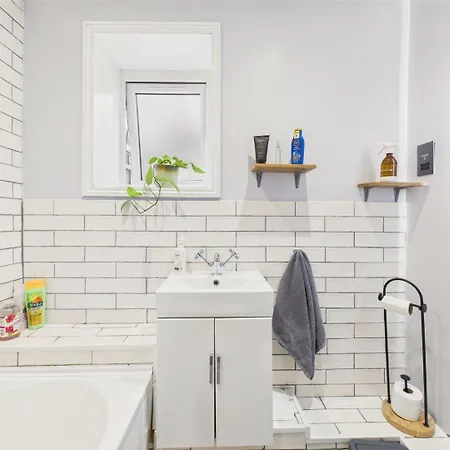 Apartment Heart Of - Comfortable & Stylish | Town Centre | Parking | Wifi | Falmouth